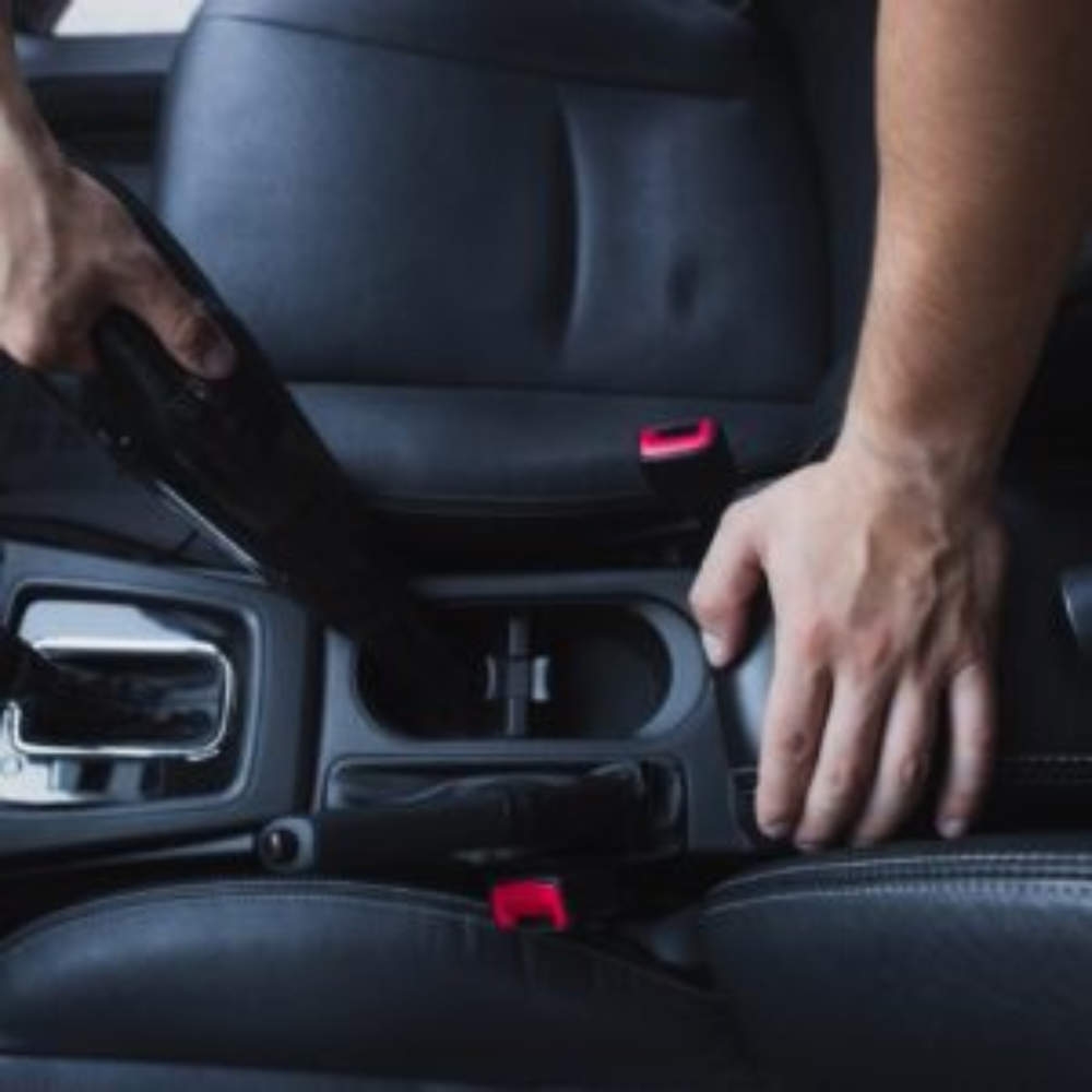 غسيل السيارة مع تشييك النظافة الداخلية